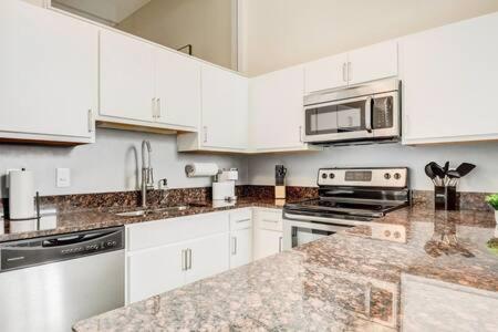 Cozysuites - 2Br With Direct Skybridge Access #5 Indianapolis Exterior photo